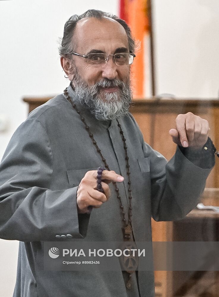 Заседание суда по делу арестованного архиепископа М. Аджапахяна в Ереване