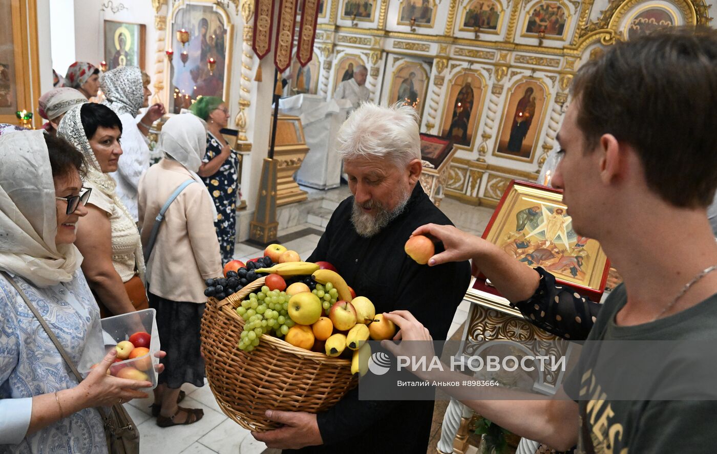 Празднование Яблочного Спаса в России