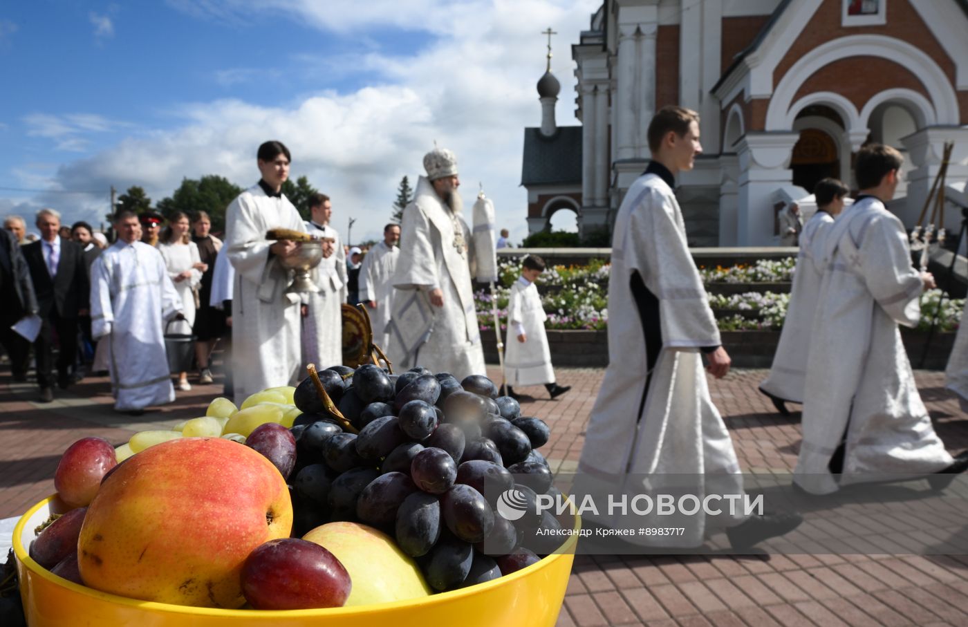 Празднование Яблочного Спаса в России