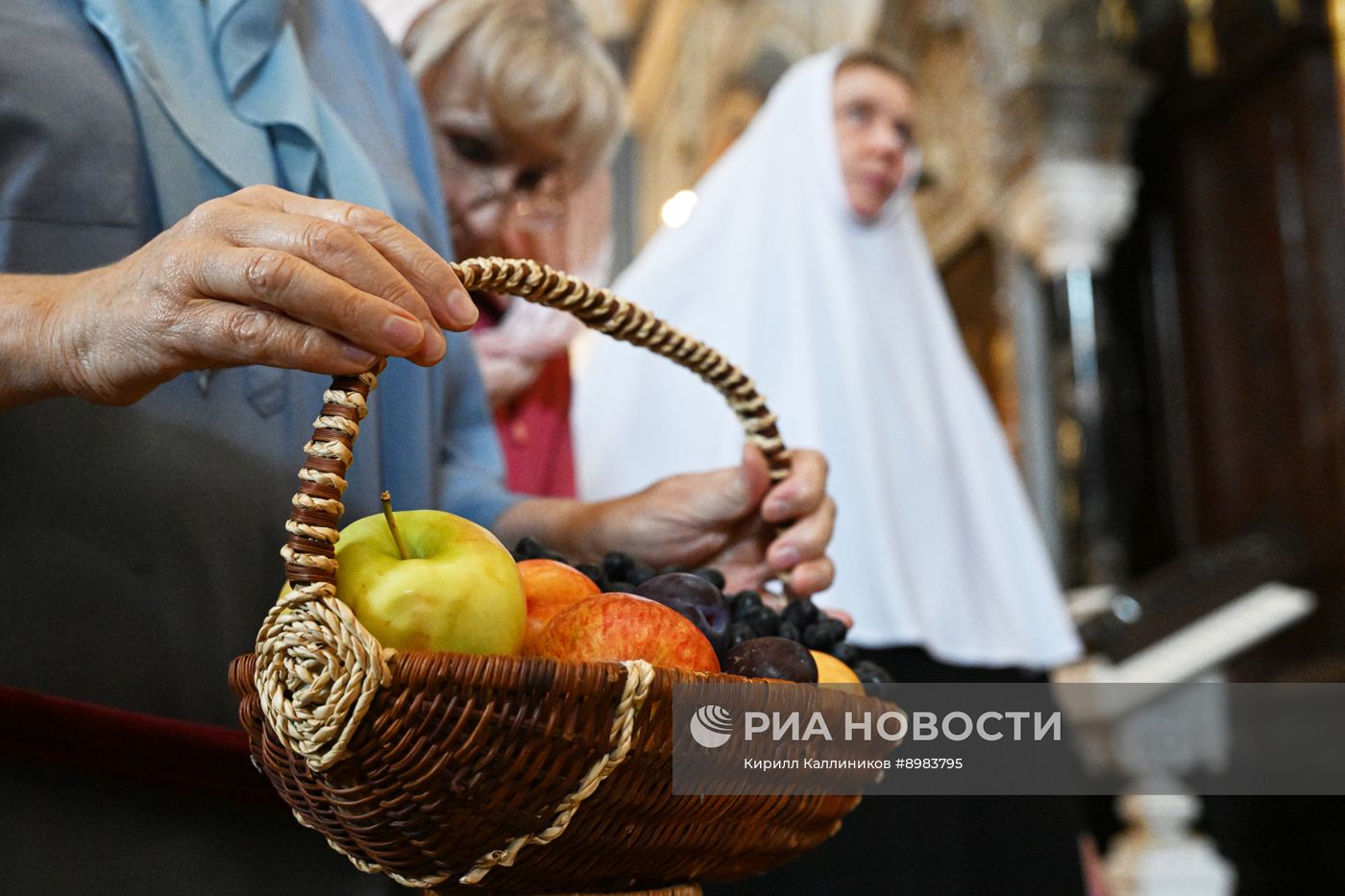 Празднование Яблочного Спаса в России