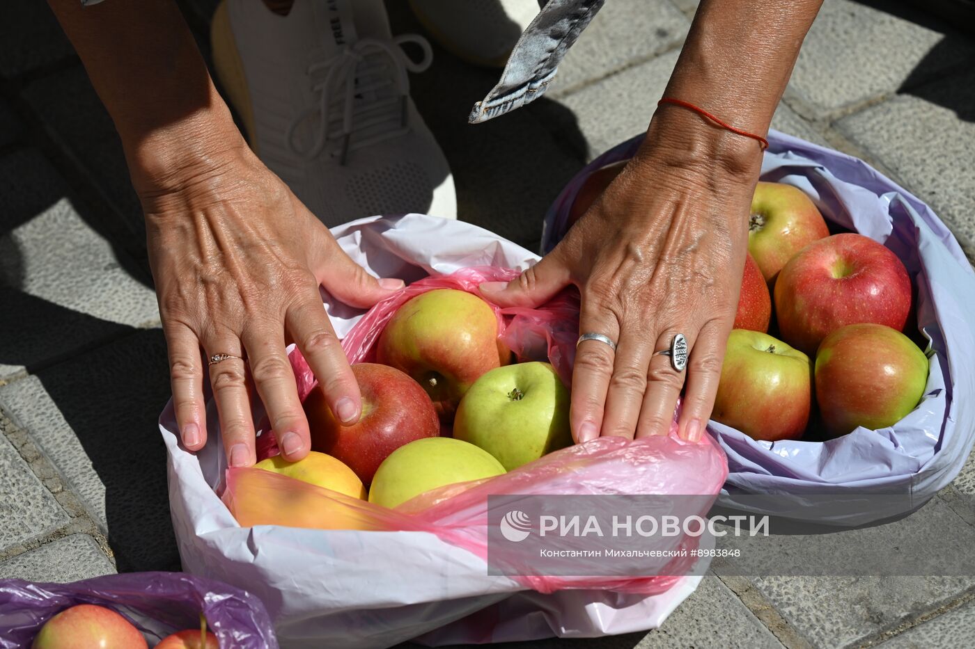 Празднование Яблочного Спаса в России