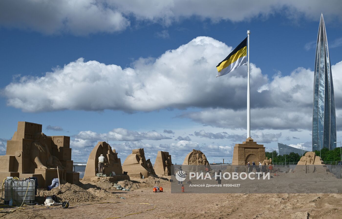 Фестиваль "Город песчаных скульптур" в Санкт-Петербурге