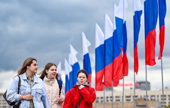 Украшение Москвы ко Дню флага России