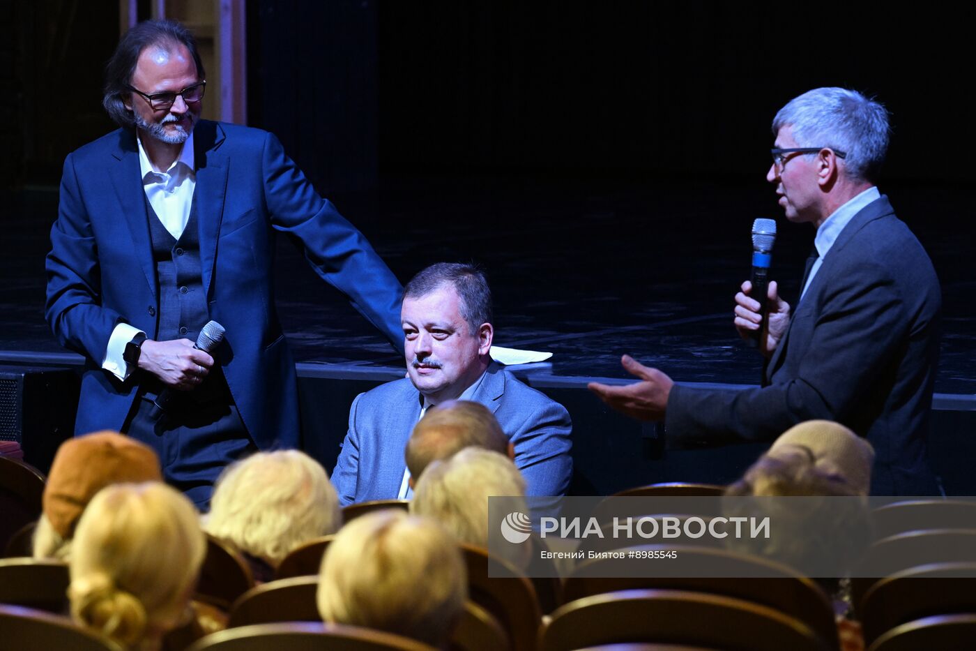 Сбор труппы в театре имени Н. В. Гоголя