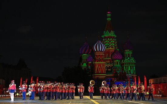 Церемония открытия XVII Международного военно-музыкального фестиваля "Спасская башня"