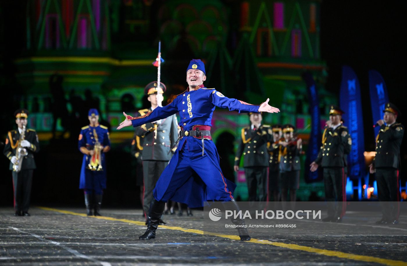 Церемония открытия XVII Международного военно-музыкального фестиваля "Спасская башня"
