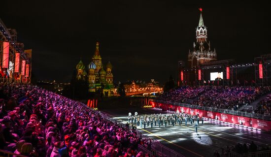 Церемония открытия XVII Международного военно-музыкального фестиваля "Спасская башня"