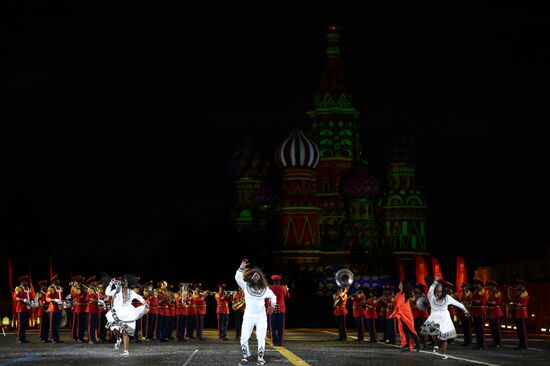 Церемония открытия Международного военно-музыкального фестиваля "Спасская башня"