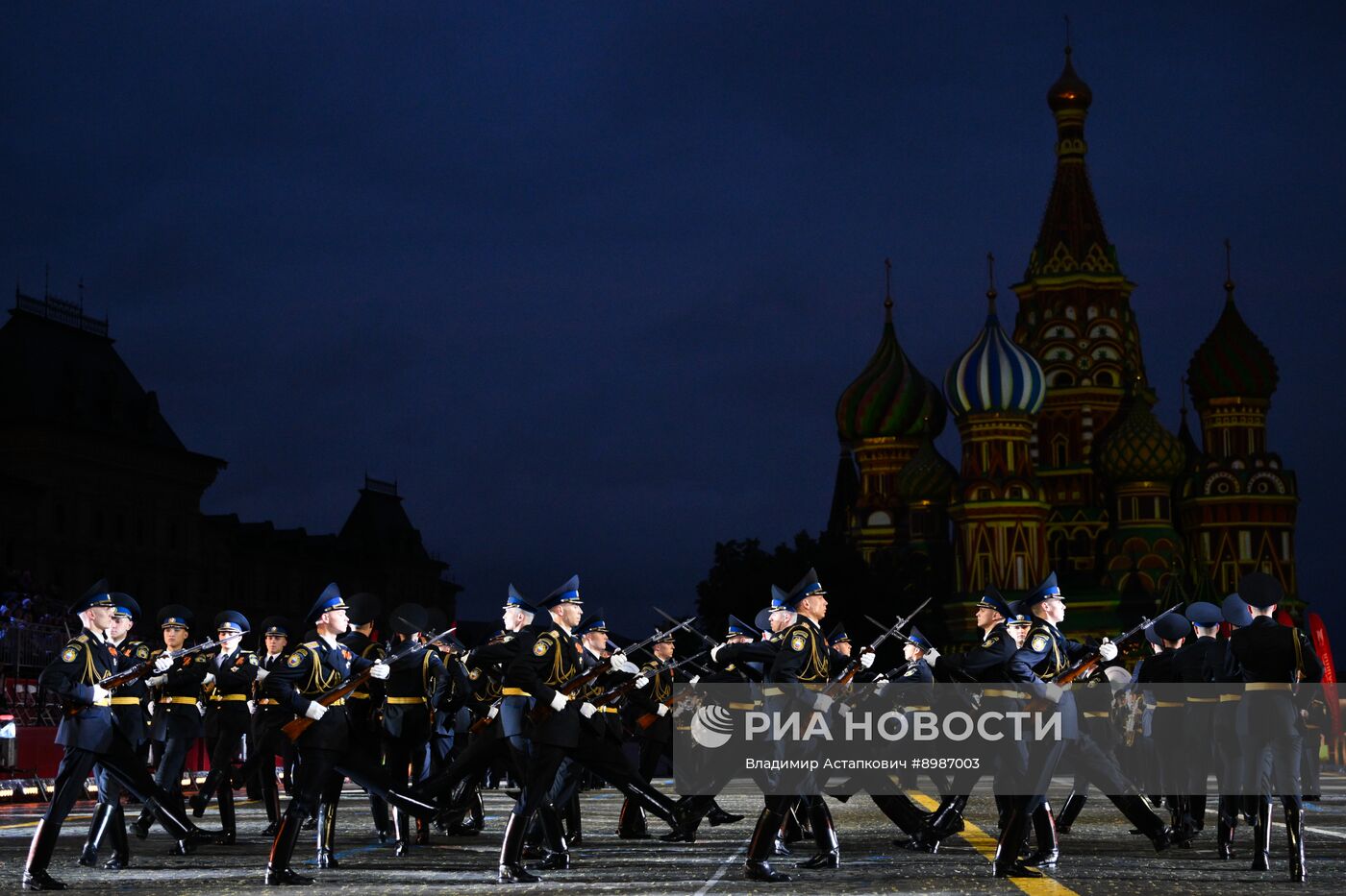 Церемония открытия Международного военно-музыкального фестиваля "Спасская башня"