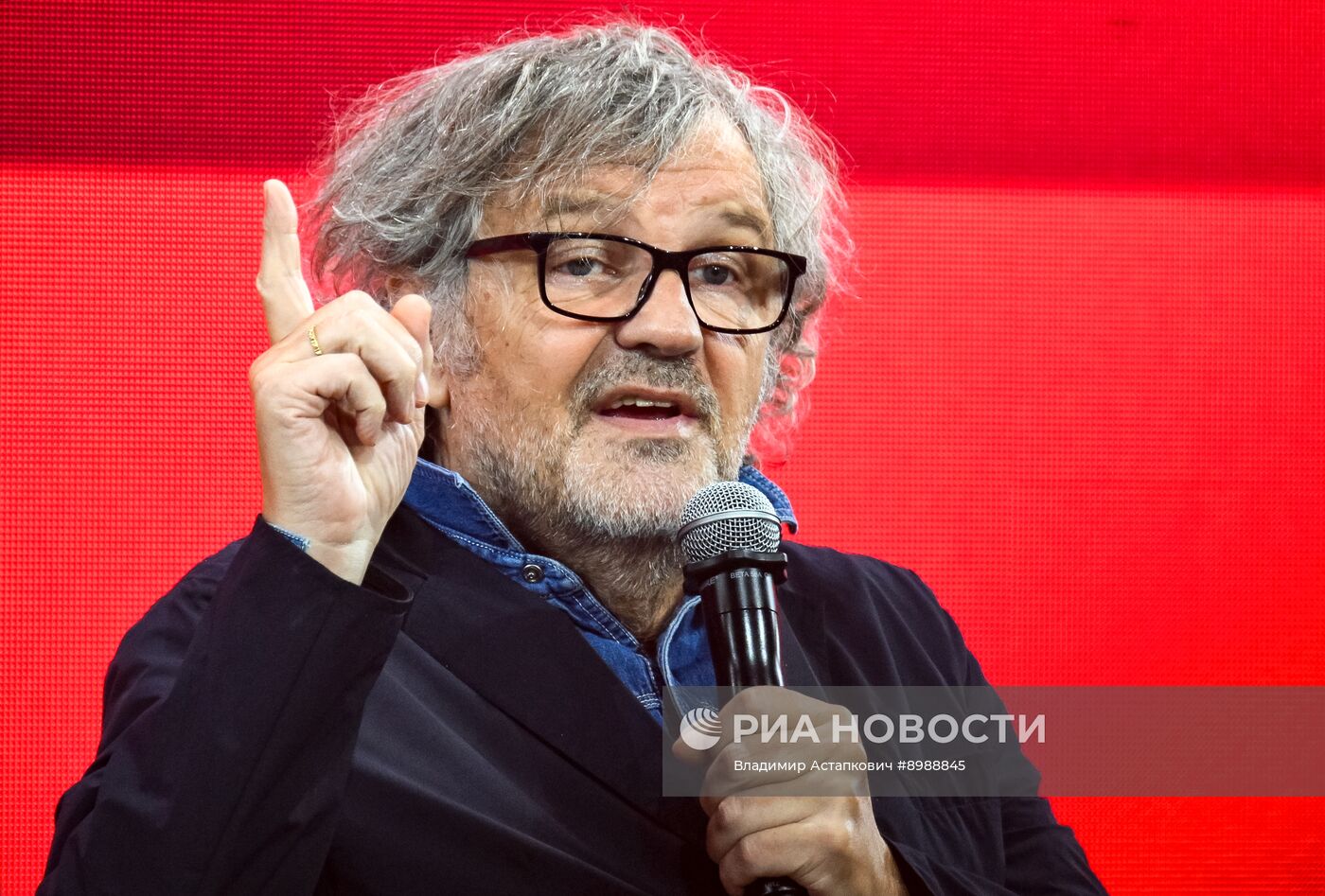 Встречи и автограф-сессии с артистами и режиссёрами в рамках Московской международной недели кино