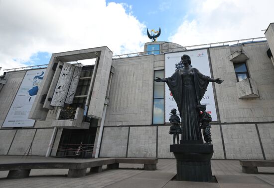Завершение реконструкции и сбор труппы театра им. Наталии Сац