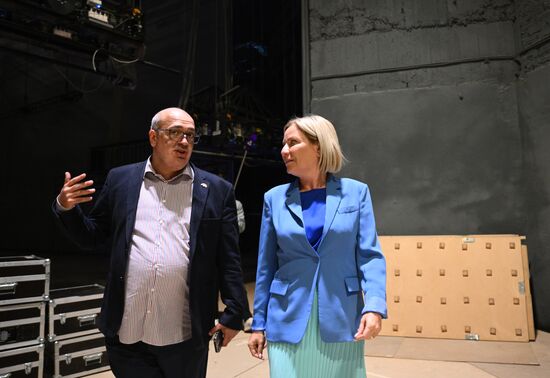 Завершение реконструкции и сбор труппы театра им. Наталии Сац