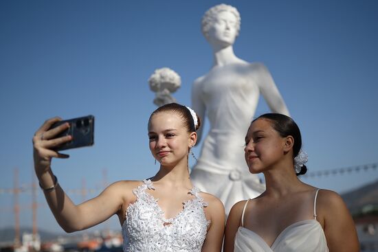 Флешмоб невест в Геленджике