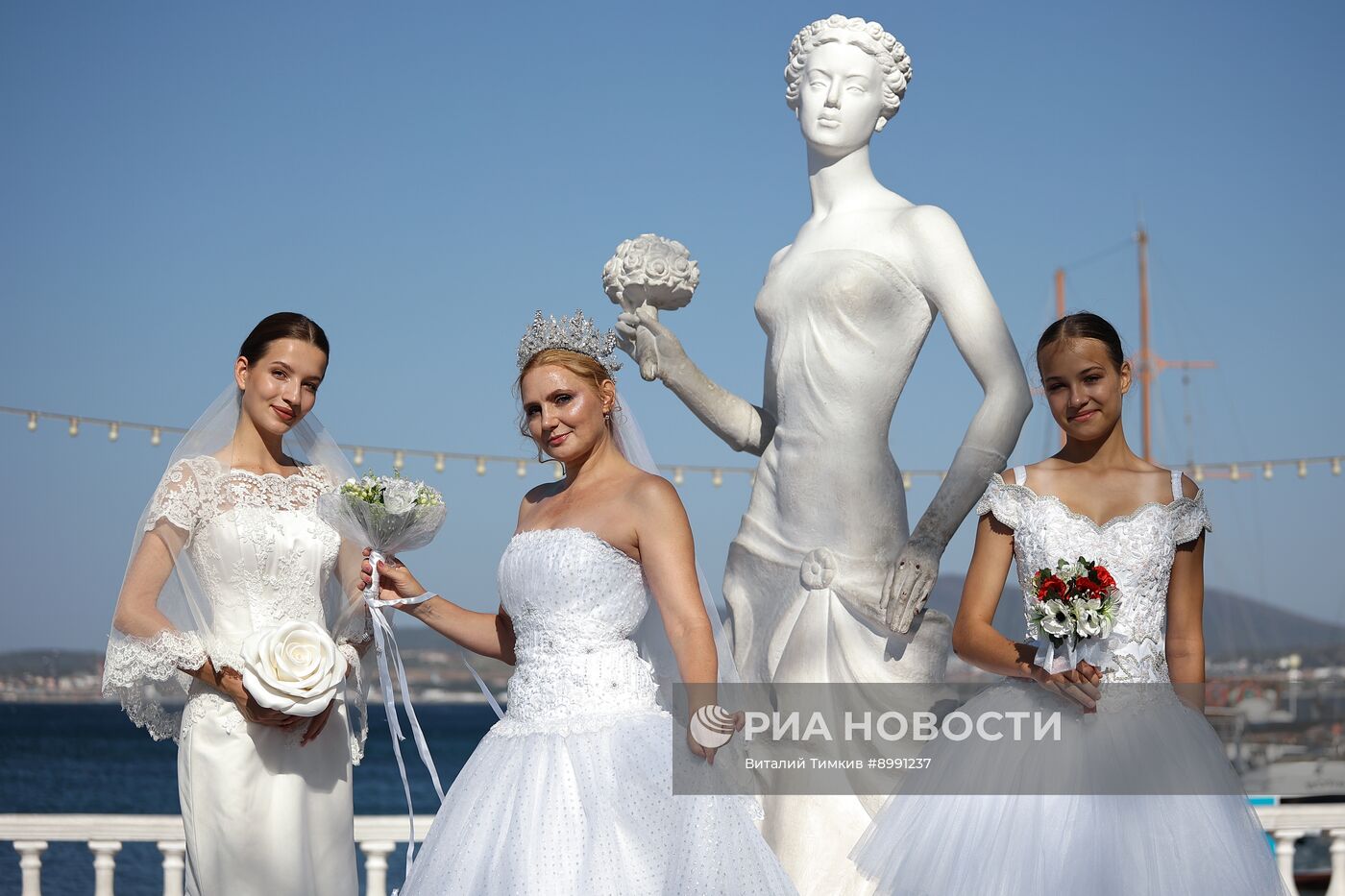 Флешмоб невест в Геленджике