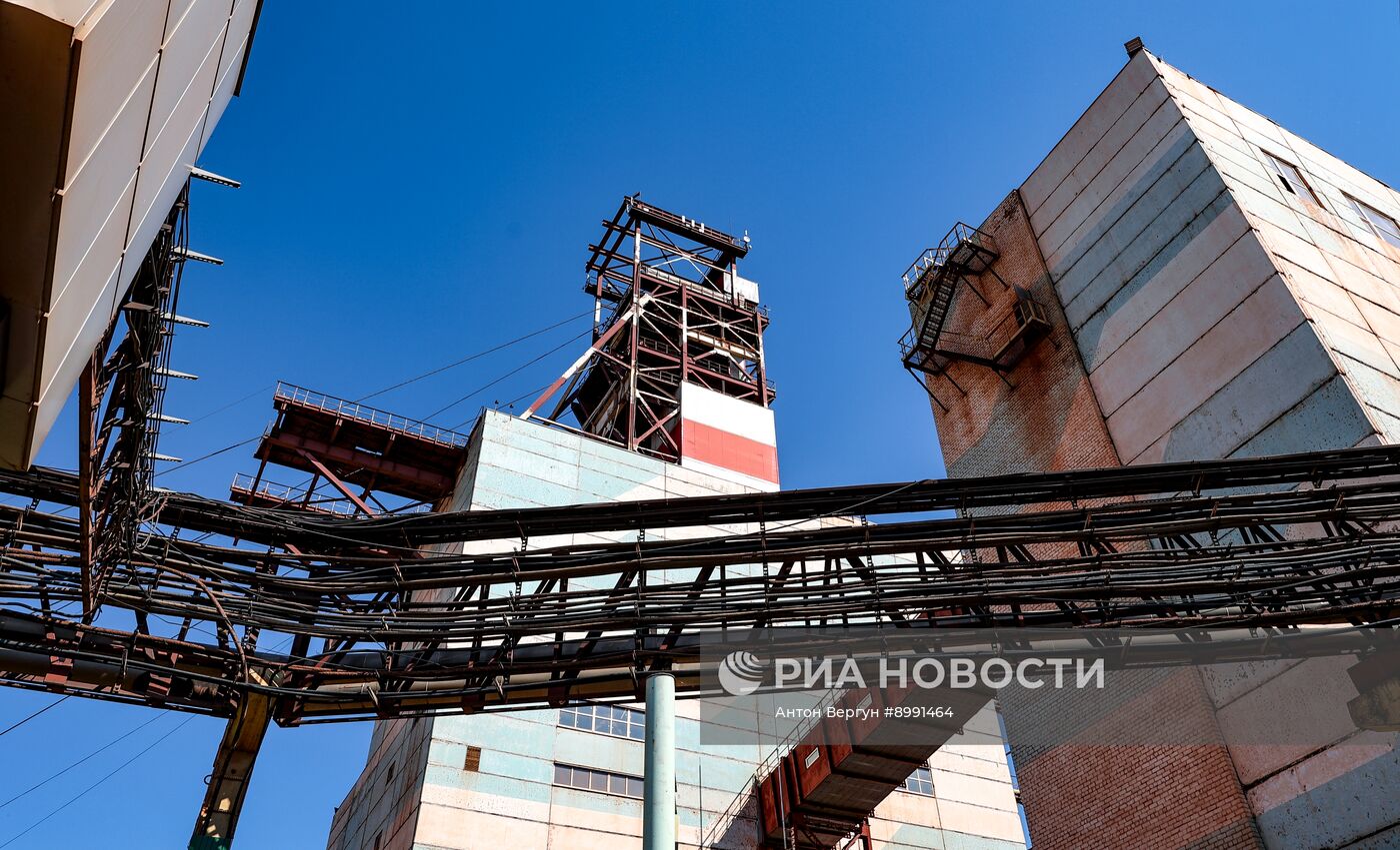 Работа Яковлевского горно-обогатительного комбината в Белгородской области