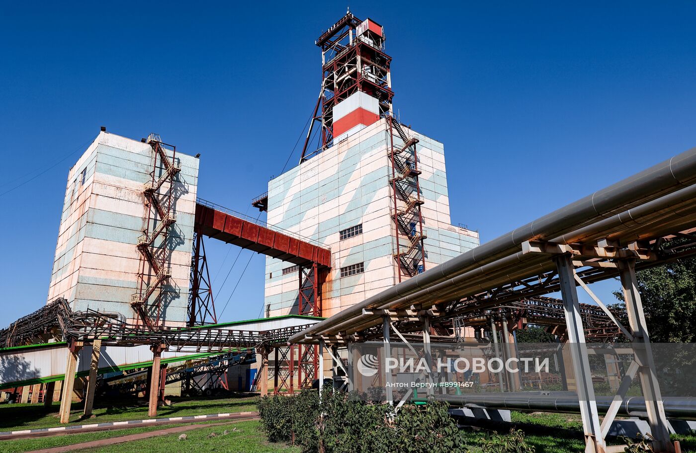 Работа Яковлевского горно-обогатительного комбината в Белгородской области