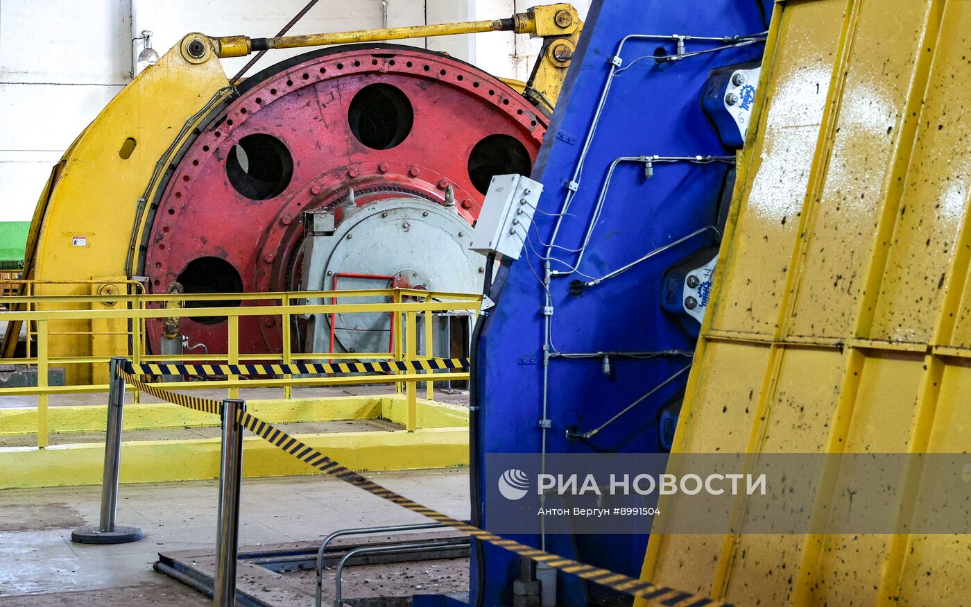 Работа Яковлевского горно-обогатительного комбината в Белгородской области