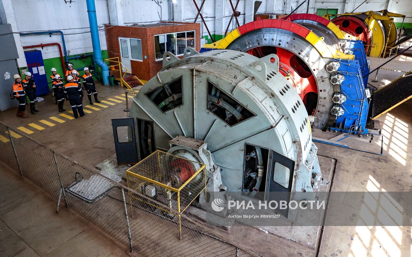 Работа Яковлевского горно-обогатительного комбината в Белгородской области