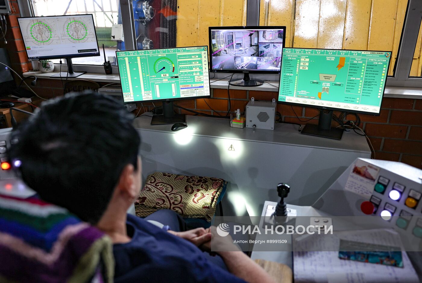 Работа Яковлевского горно-обогатительного комбината в Белгородской области