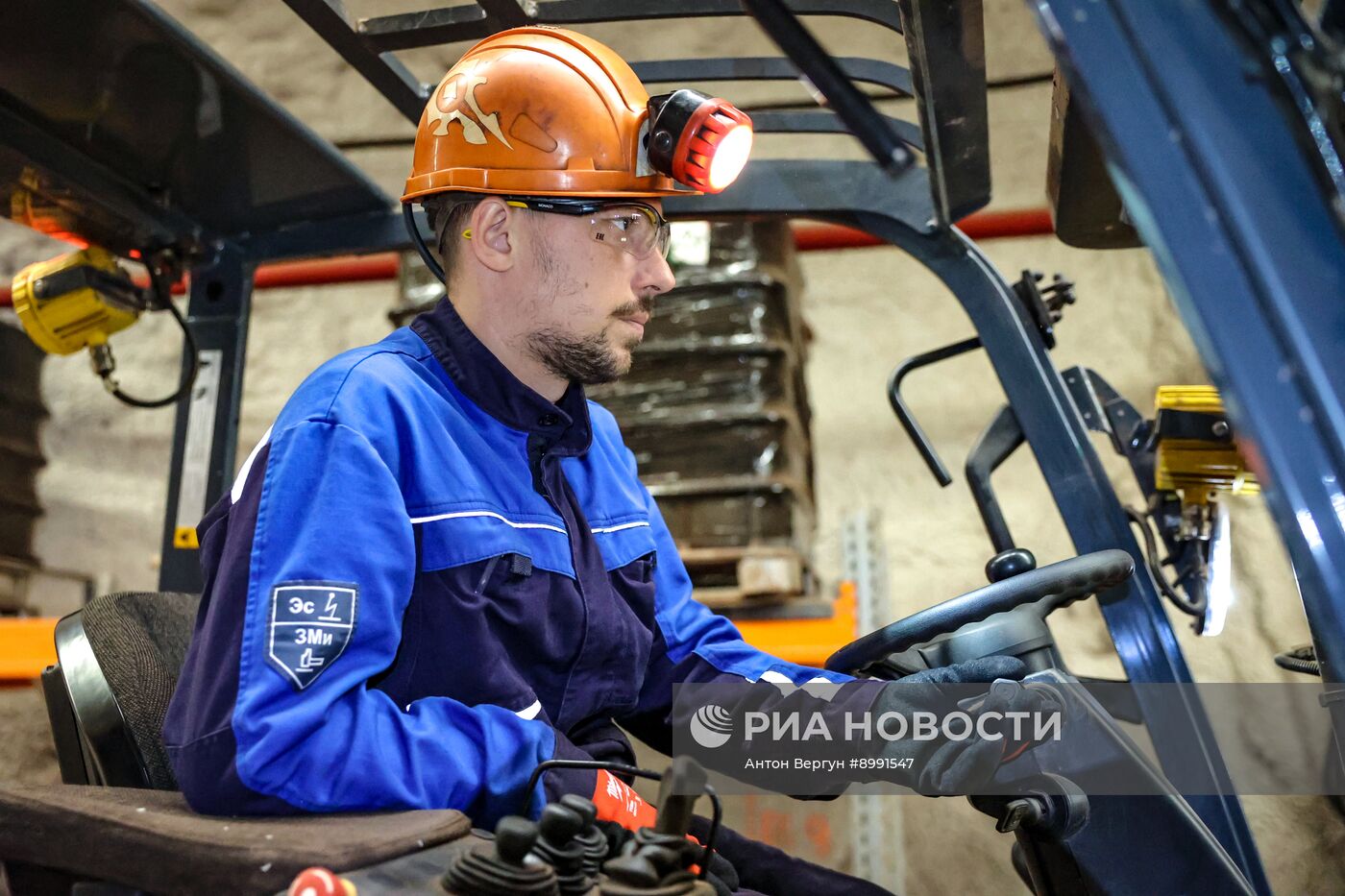 Работа Яковлевского горно-обогатительного комбината в Белгородской области