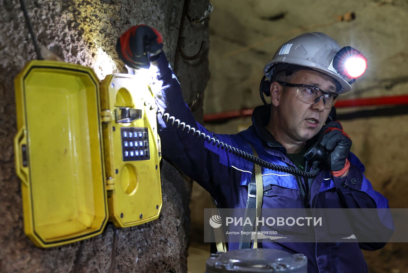 Работа Яковлевского горно-обогатительного комбината в Белгородской области