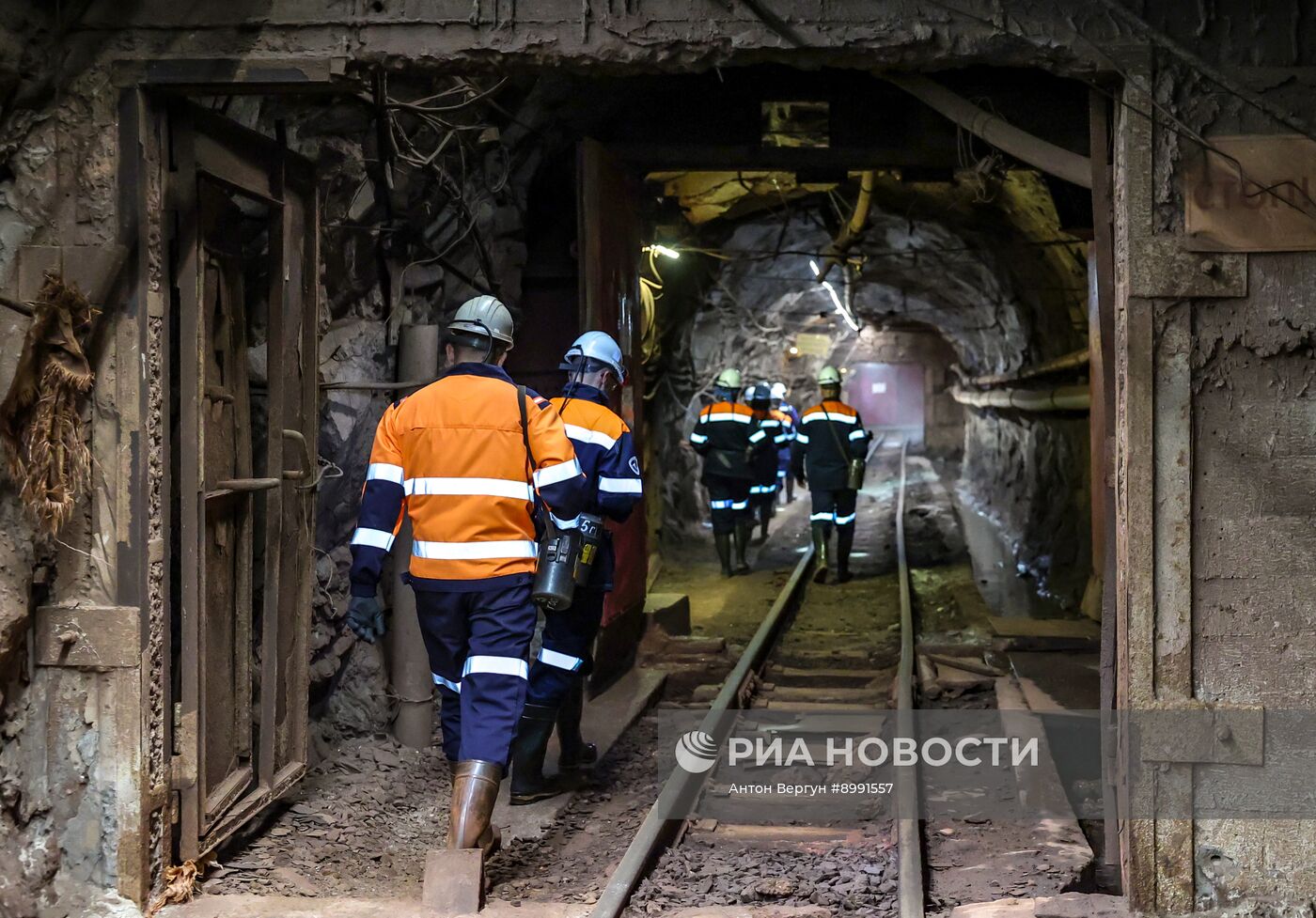 Работа Яковлевского горно-обогатительного комбината в Белгородской области