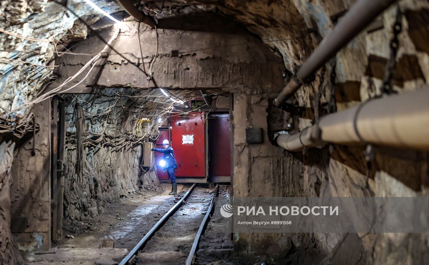 Работа Яковлевского горно-обогатительного комбината в Белгородской области