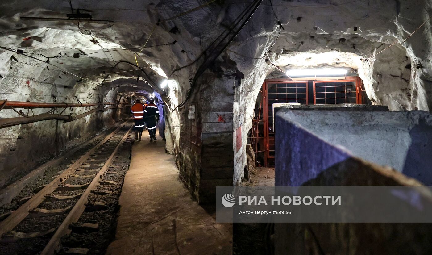 Работа Яковлевского горно-обогатительного комбината в Белгородской области