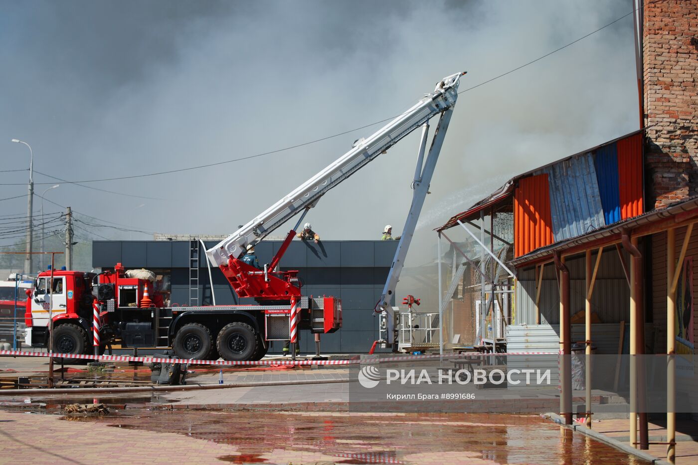 Пожар на рынке в Волгограде
