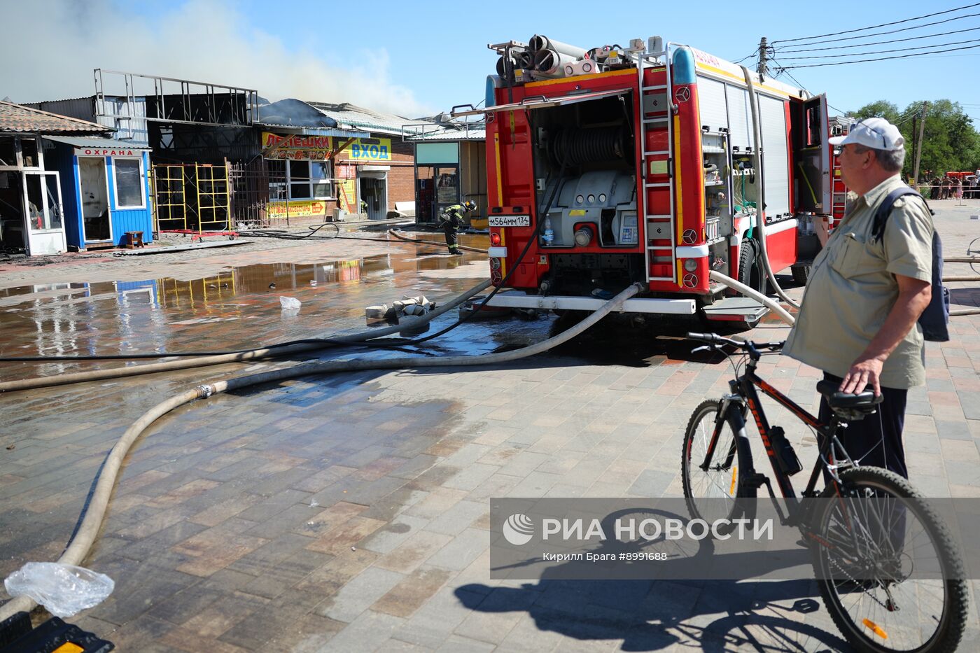 Пожар на рынке в Волгограде