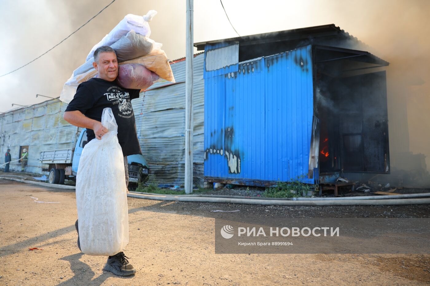 Пожар на рынке в Волгограде