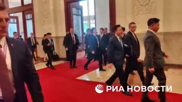 Путин в Доме народных собраний в Пекине, где пройдет трехсторонняя встреча лидеров РФ, Китая и Монголии