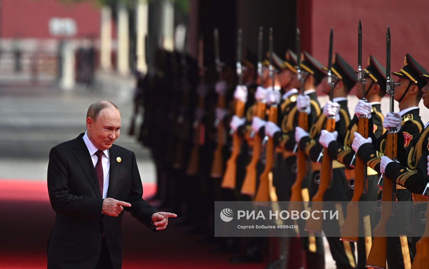 Главы иностранных делегаций перед парадом в Пекине