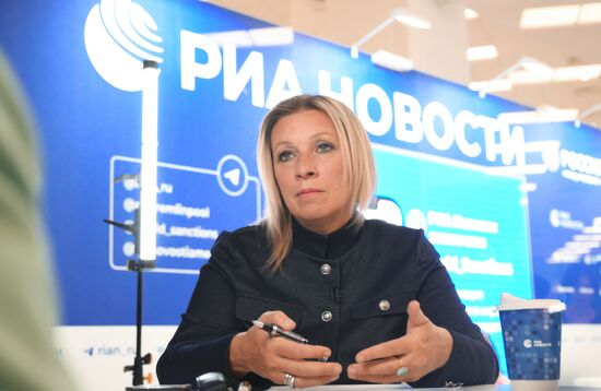 ВЭФ-2025. Стенды РИА Новости и радио Sputnik