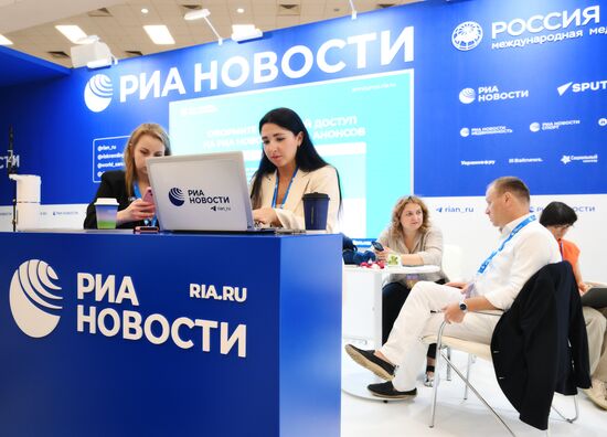 ВЭФ-2025. Стенды РИА Новости и радио Sputnik