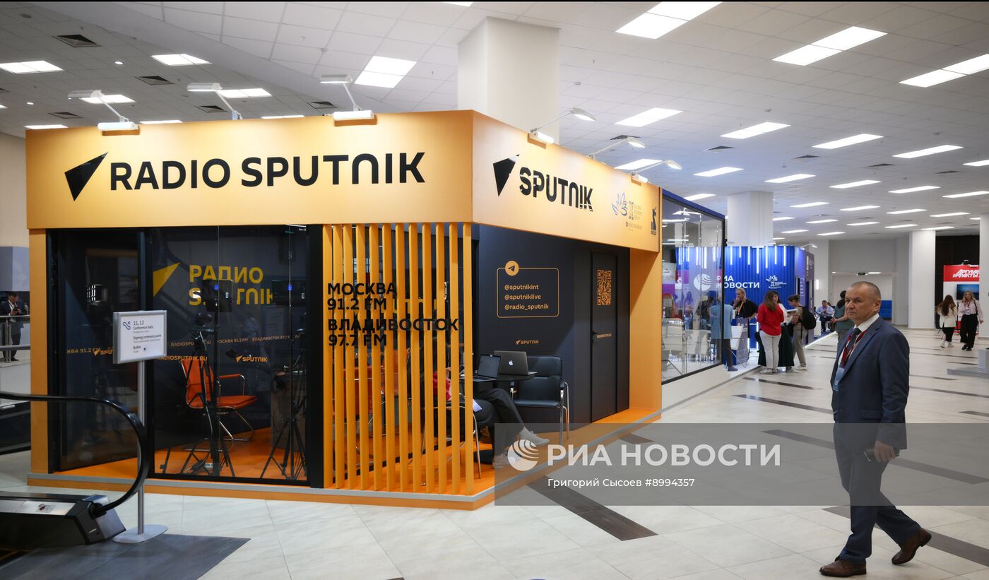 ВЭФ-2025. Стенды РИА Новости и радио Sputnik