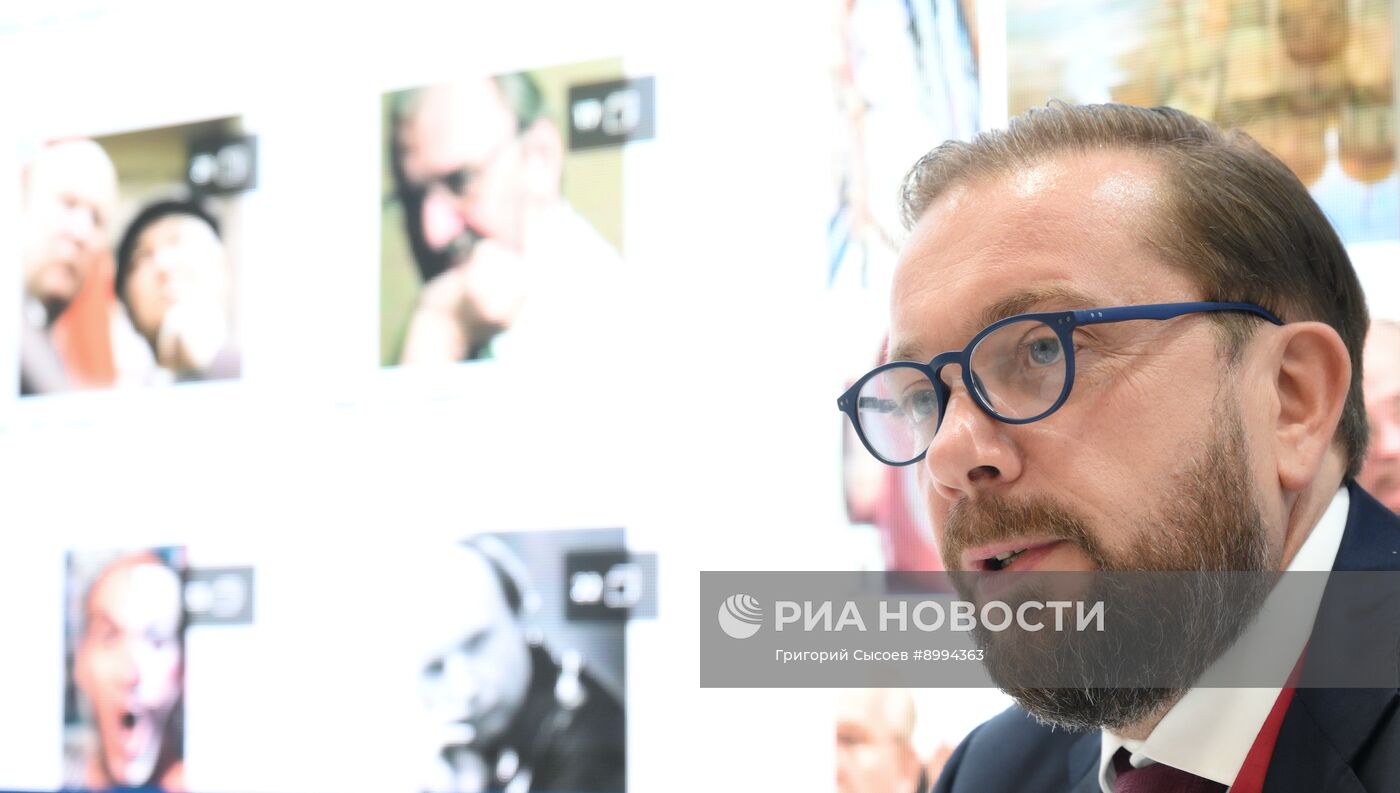 ВЭФ-2025. Стенды РИА Новости и радио Sputnik