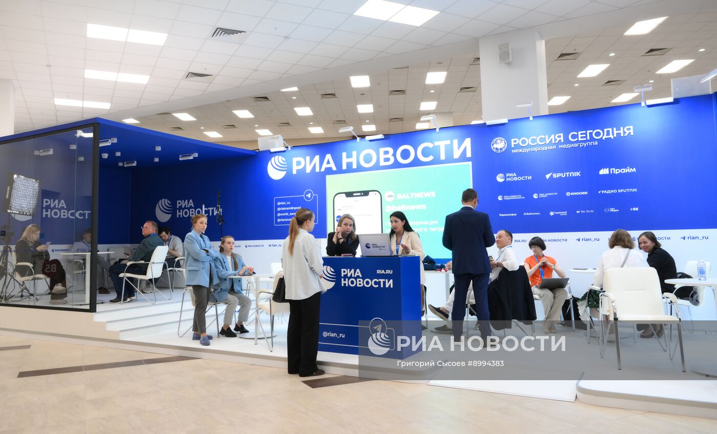 ВЭФ-2025. Стенды РИА Новости и радио Sputnik