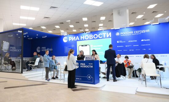 ВЭФ-2025. Стенды РИА Новости и радио Sputnik