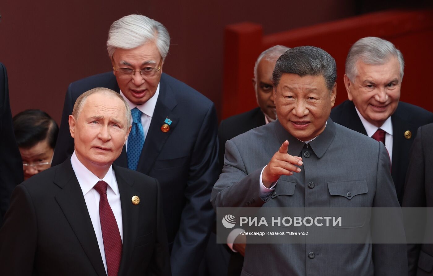 Главы иностранных делегаций перед парадом в Пекине