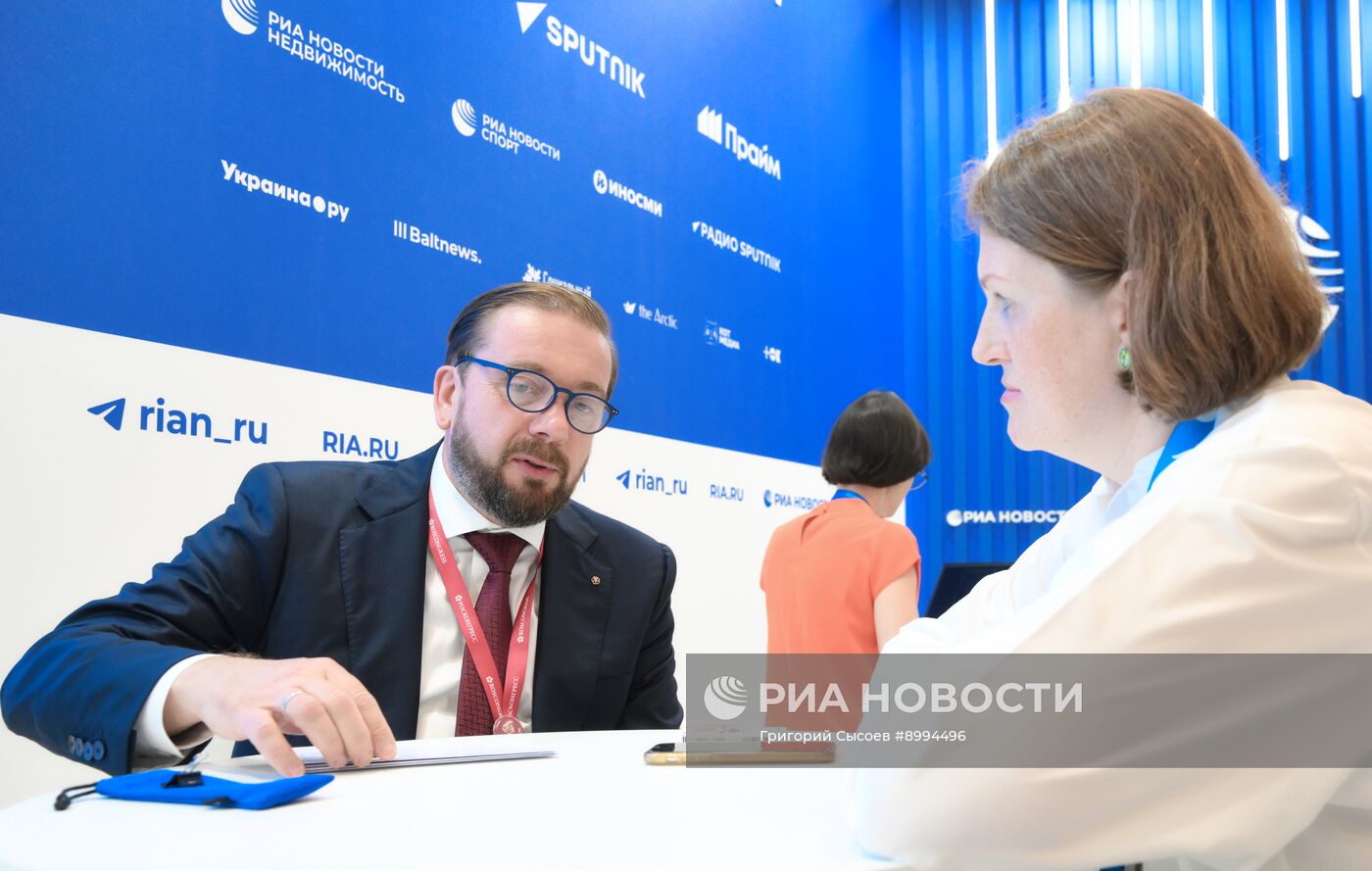 ВЭФ-2025. Стенды РИА Новости и радио Sputnik