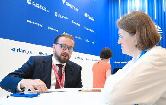 ВЭФ-2025. Стенды РИА Новости и радио Sputnik