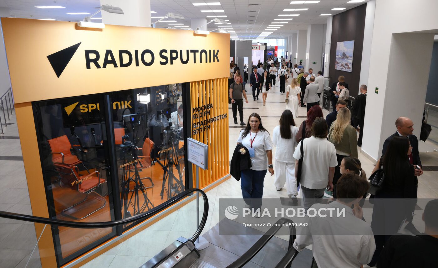 ВЭФ-2025. Стенды РИА Новости и радио Sputnik