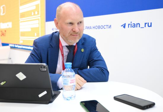 ВЭФ-2025. Стенды РИА Новости и радио Sputnik