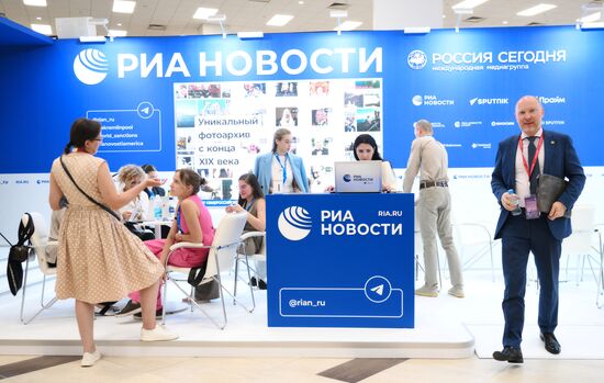 ВЭФ-2025. Стенды РИА Новости и радио Sputnik