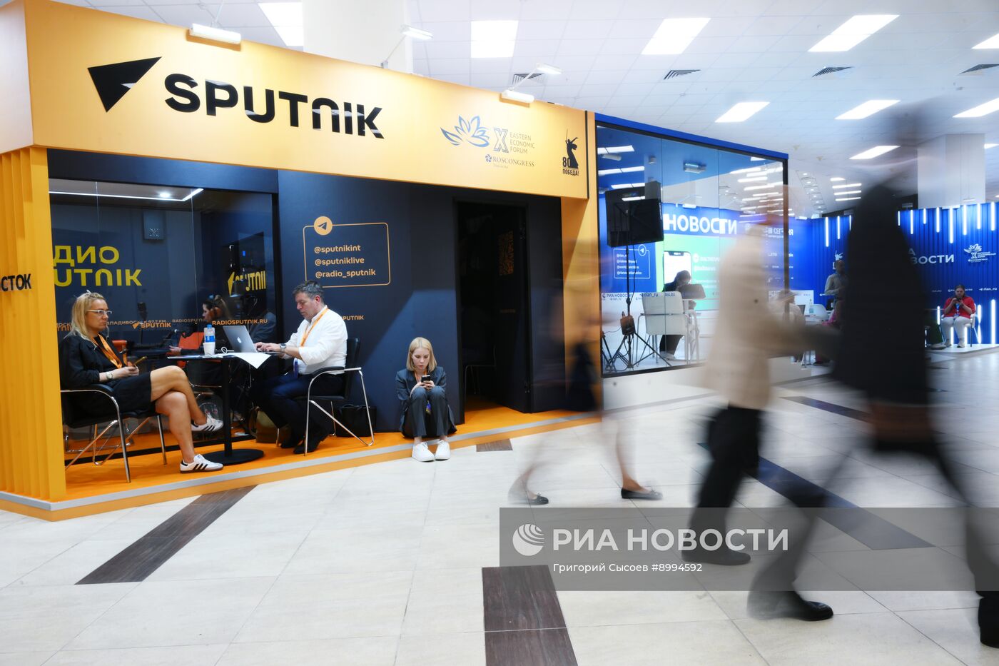 ВЭФ-2025. Стенды РИА Новости и радио Sputnik