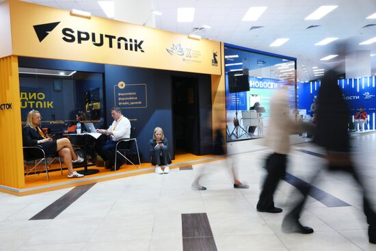 ВЭФ-2025. Стенды РИА Новости и радио Sputnik