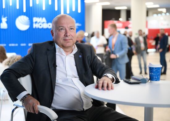 ВЭФ-2025. Стенды РИА Новости и радио Sputnik