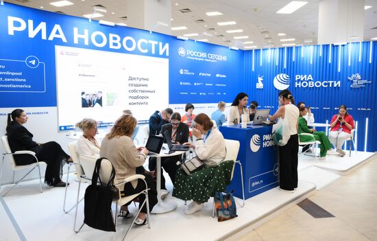 ВЭФ-2025. Стенды РИА Новости и радио Sputnik