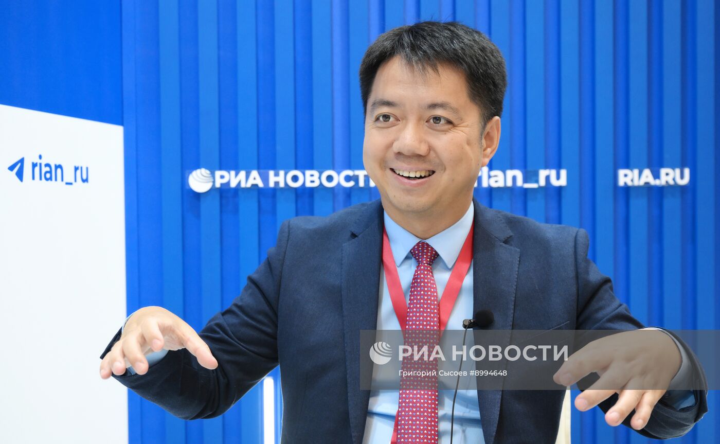 ВЭФ-2025. Стенды РИА Новости и радио Sputnik